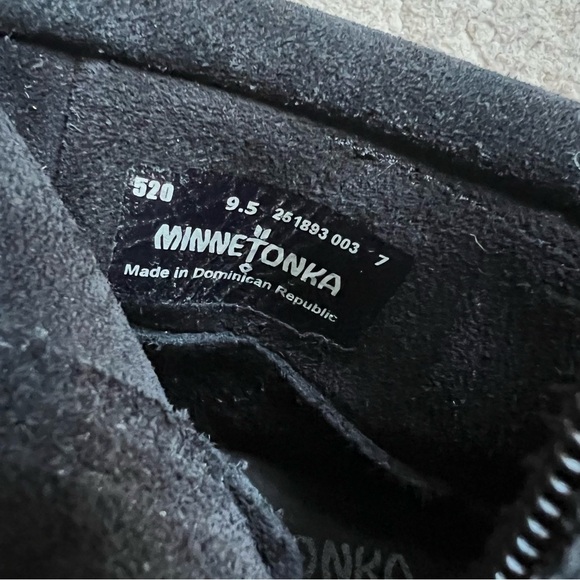 Minnetonka Women's Concho/Feather Side Zip Black Leather Moccasin Booties Sz 9.5 - Picture 11 of 12